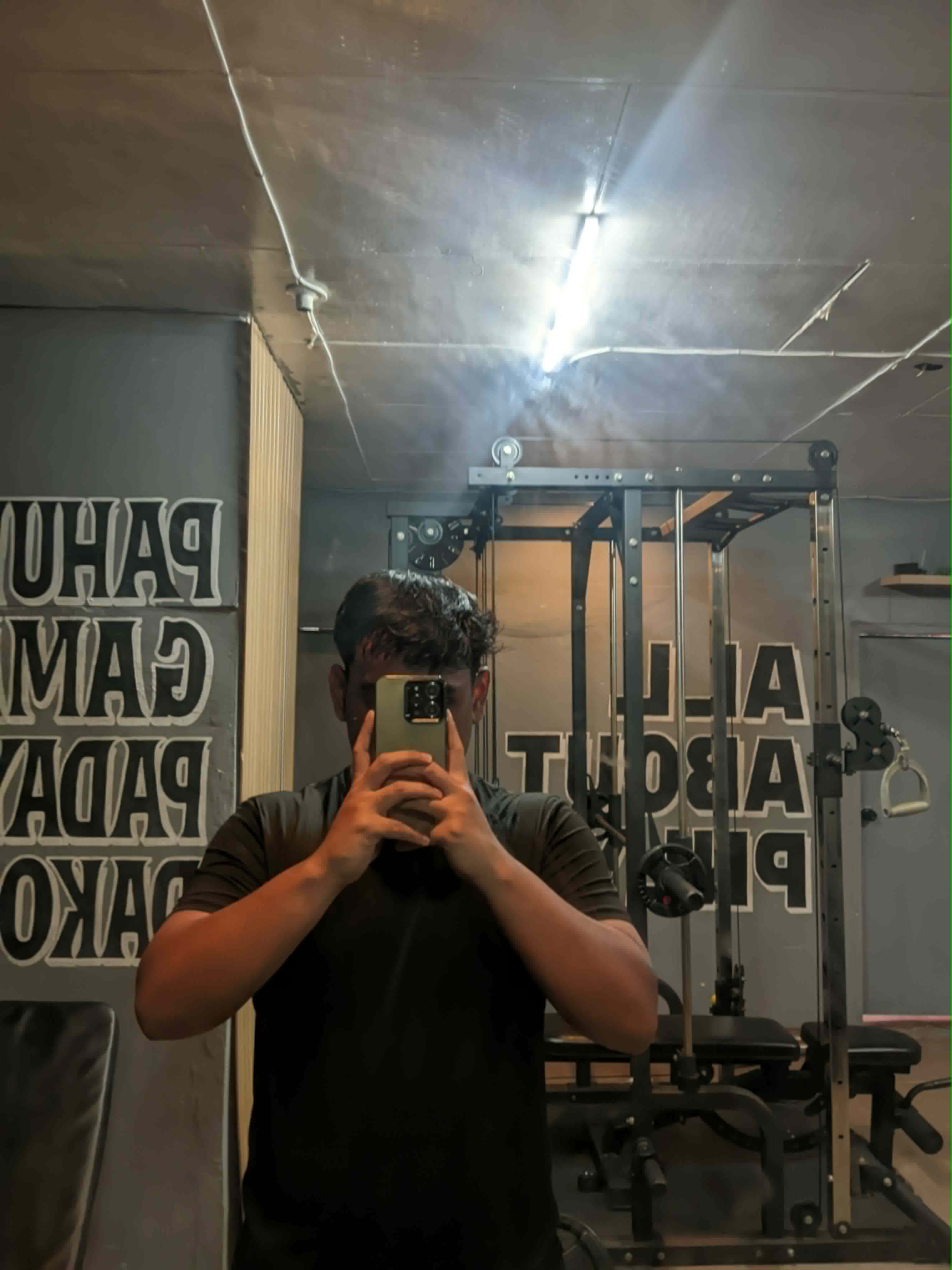 Gym mirror selfie